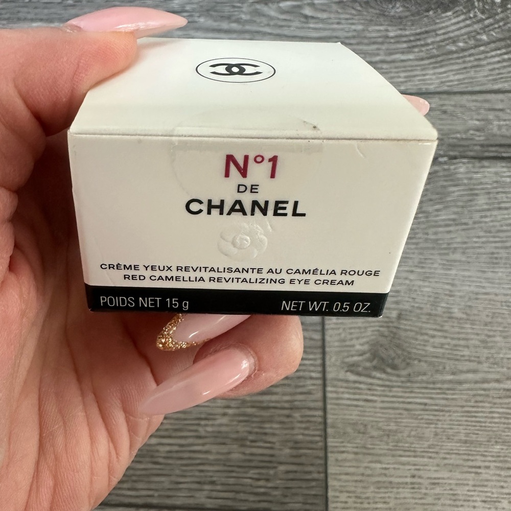 CHANEL Revitalizing Eye Cream